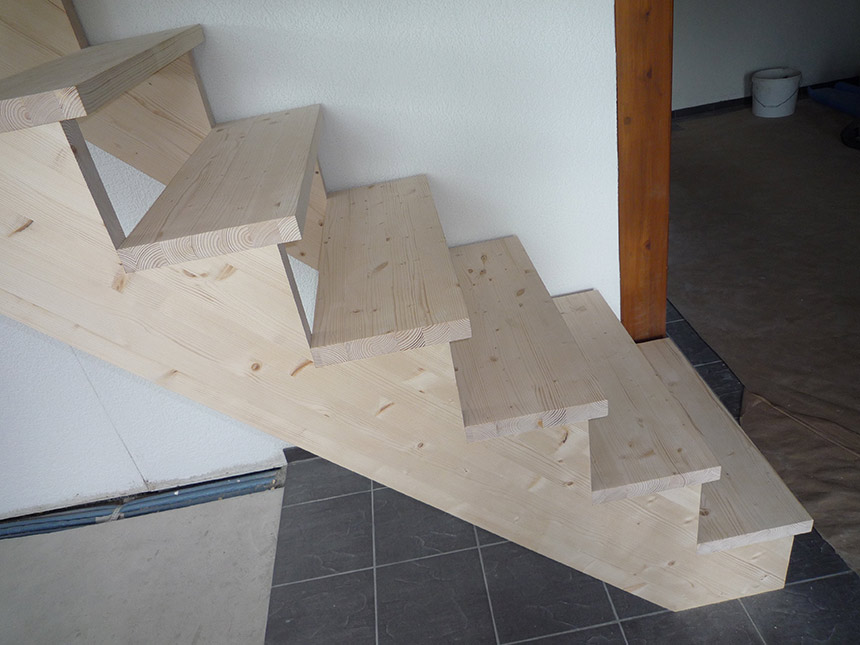 Aufgesattelte Treppe Fichte massiv